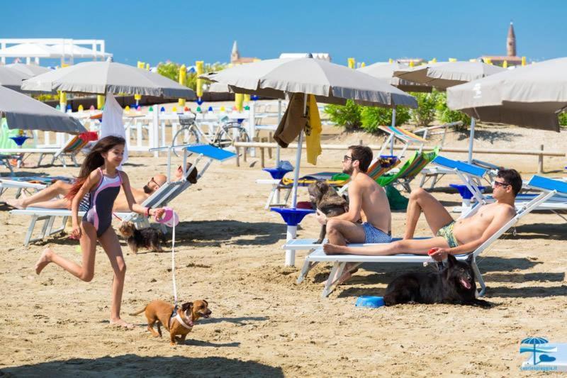 Ampio Bilocale Caorle Lungomare Levante Buitenkant foto